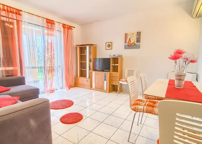 In Croatia Near Stunning Coastline Apartment Pula